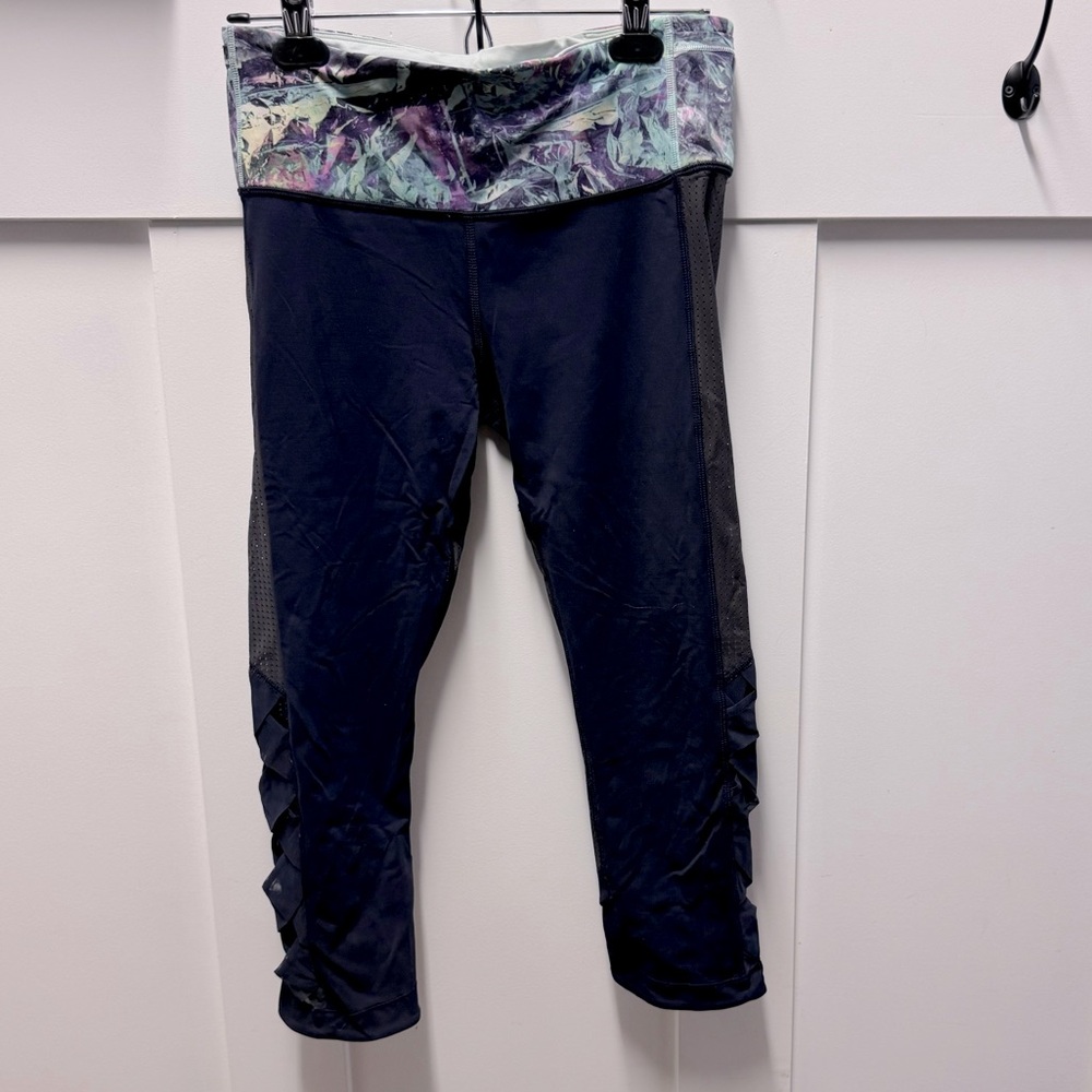 Lululemon navy leggings size 8‎